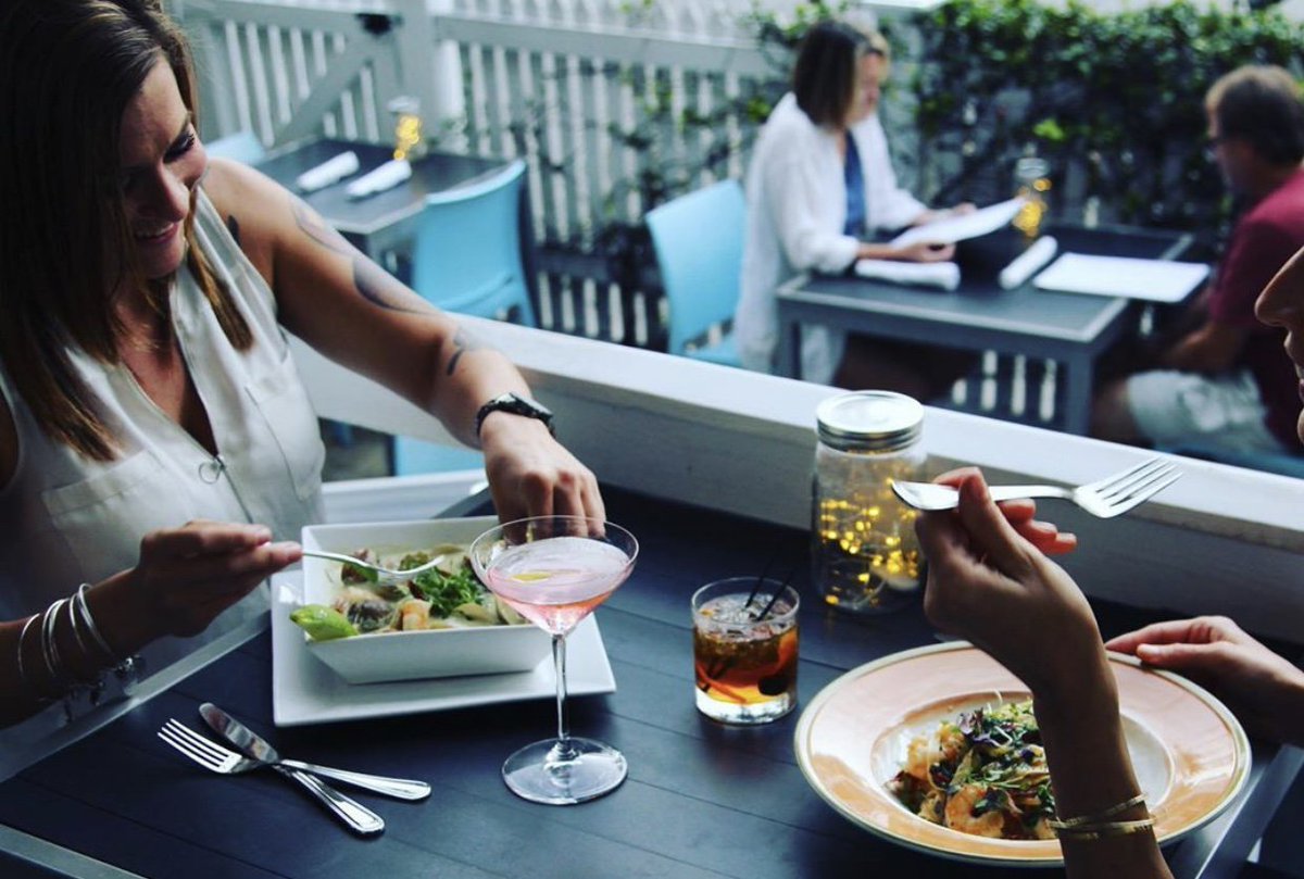 keywestfoodtour's tweet image. Dine lavishly in a historic Victorian home down Upper Duval St. at #nineonefive #KeyWest