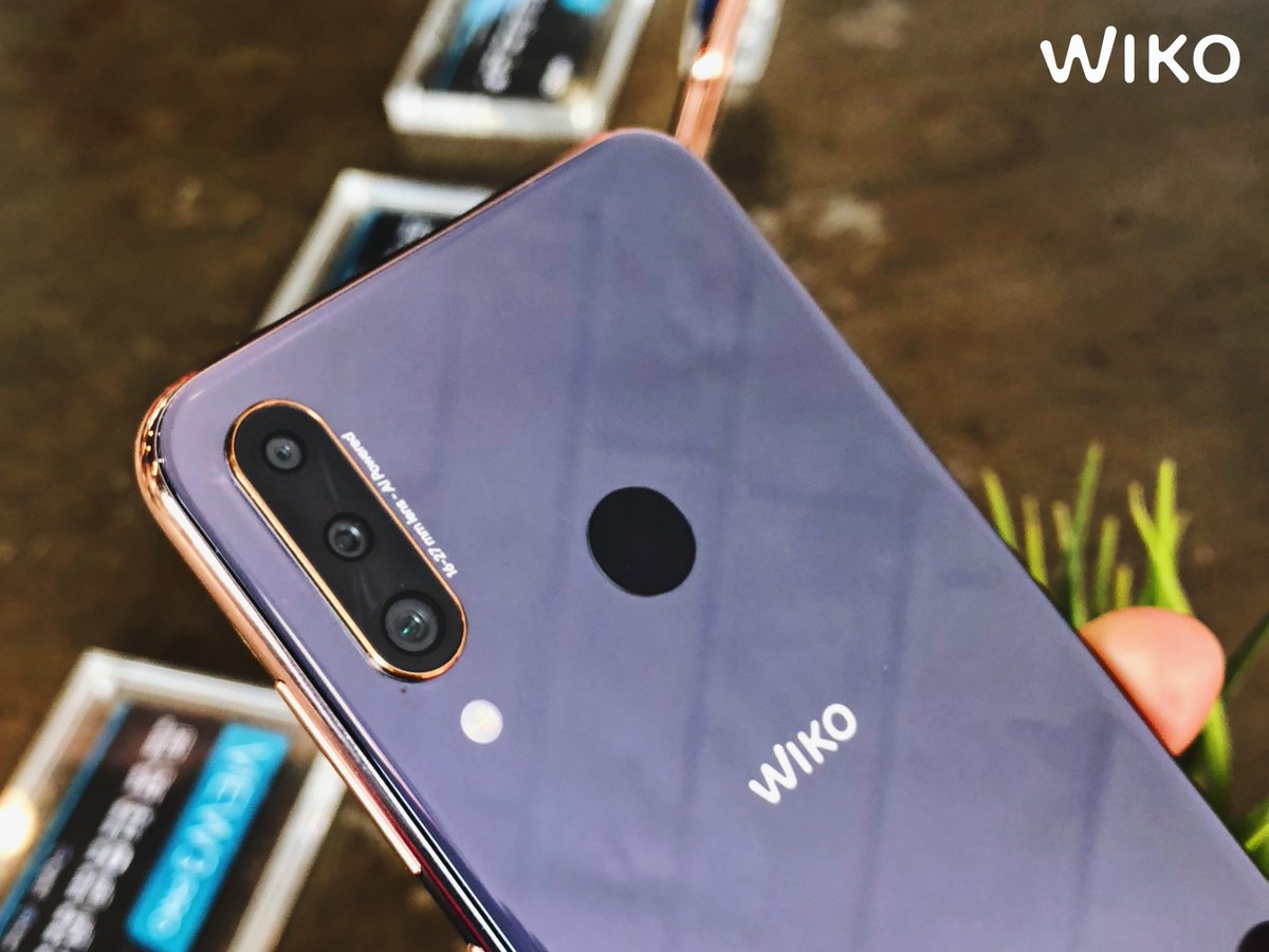WikoItalia's tweet photo. Stanotte non abbiamo dormito. Abbiamo inaugurato la #View3Collection raccontandola nella sua unicità durante il nostro evento di lancio di #View3, #View3Pro e #View3Lite, il fratello minore dei nostri modelli di punta racconteremo nel dettaglio! #LetsLiveIt #LifeNeverSleeps https://t.co/7gHF6HoZ9S