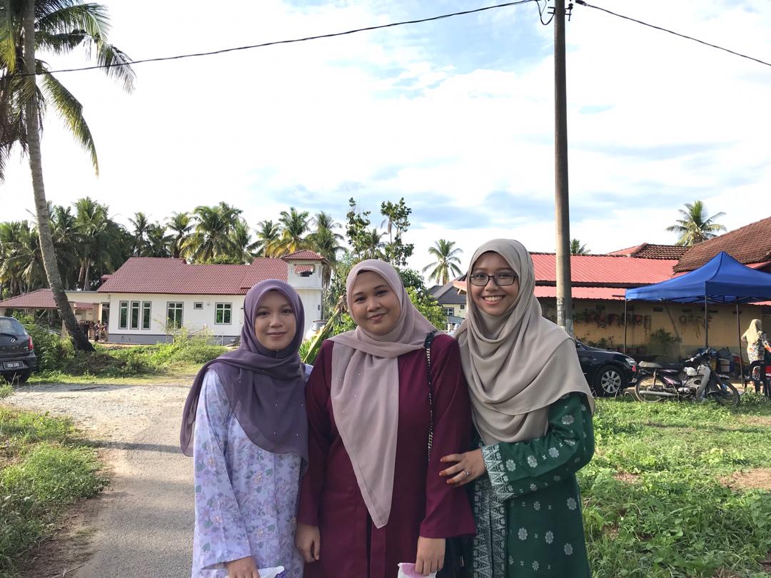 ellizahussin's tweet photo. 3rd syawal with these people that i know for 12 years already 💫 #teamloading #yahXarep #gurauje https://t.co/giXExrLyol