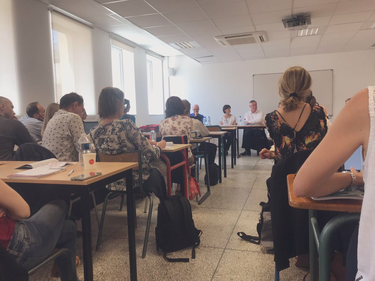 emiliemitran's tweet photo. Salle plus que comble pour le panel interdisciplinaire sur les études anglophones. (Des dizaines d’autres congressistes derrière moi.) La présentation très intéressante de Rémy Bethmont est suivie d’une prise de parole de G. Leydier. #SAES2019 https://t.co/CYjq2CzwxQ