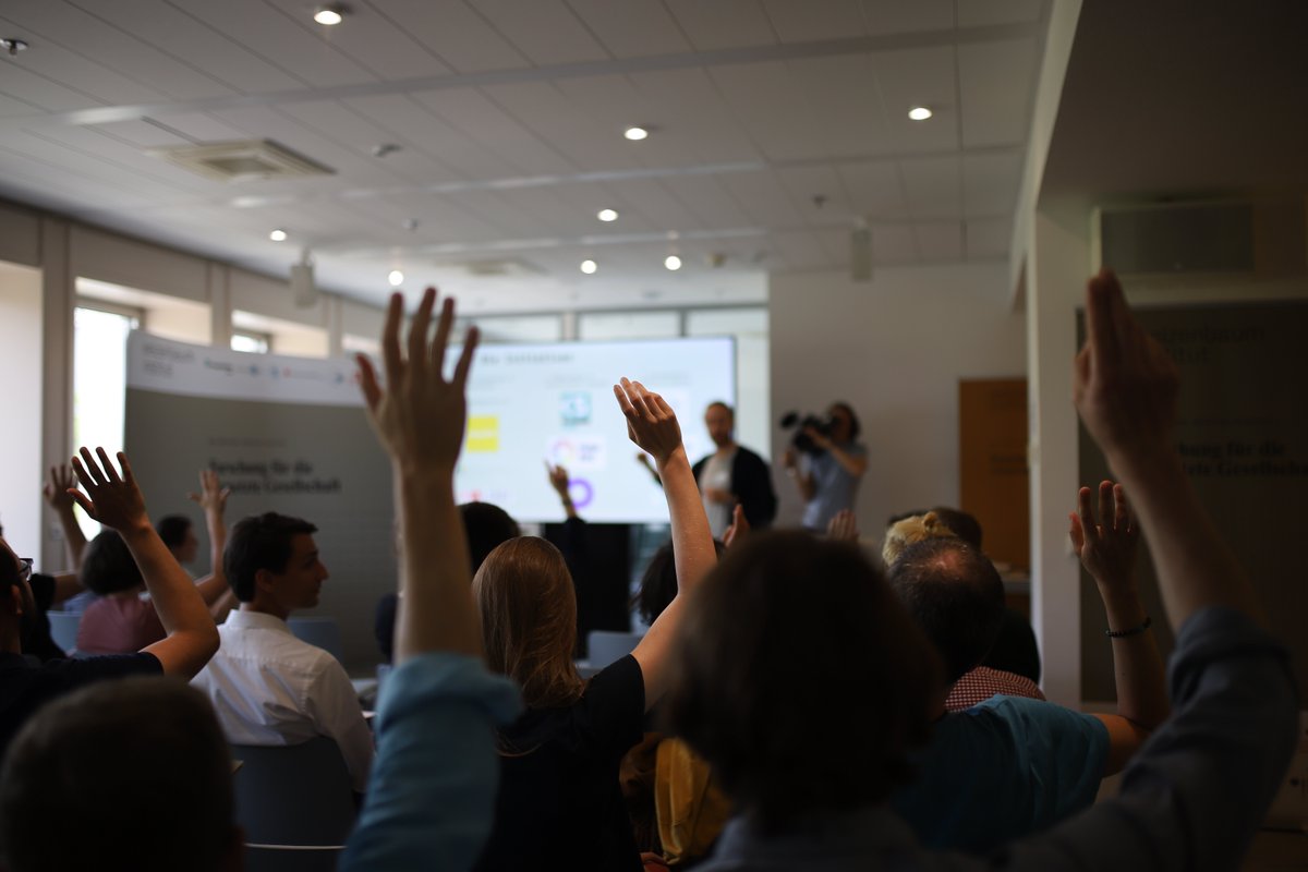 techdo_berlin's tweet photo. Viele Denkanstöße im Abschlussplenum unseres #CivicTech Workshops zu Potentialen &amp; Herausforderungen von digitalen Demokratietools u.a. bezogen auf das Thema "Informierte Öffentlichkeit". @paulopensearch , @democracy_de @fragdenstaat @JWI_Berlin https://t.co/drIk0dFB0P