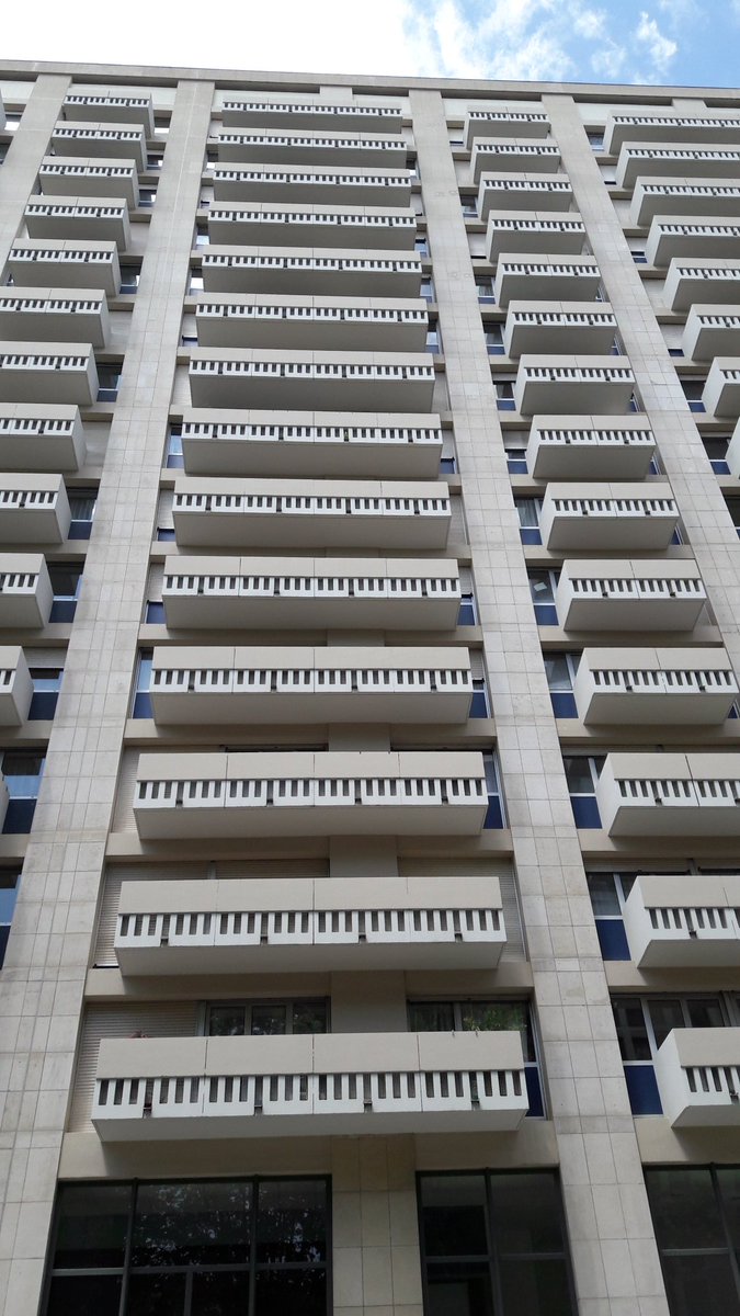 LMHabitat's tweet photo. Balade urbaine avec la #splpartdieu dans le cadre @ishf.@LMHabitat présente la réhabilitation de la barre Desaix et sa nouvelle résidence Sky avenue en plein coeur de la Part Dieu https://t.co/35RmJyZrxI