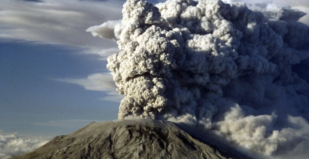 80sThen80sNow's tweet photo. 80s EVENT of the Day:
The Great Mount St. Helens Eruption
Occurring on May 18th 1980 in Skamania County, Washington this Massive Volcanic Event remains one of the Biggest In U.S History.
#MountStHelen #Volcano #Washington #News #Event #1980s #80s #80s #80sThen80sNow https://t.co/aLU0YpFs1o