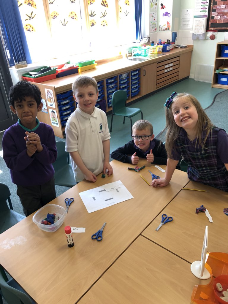 kps_MrsMont's tweet photo. Frog cycle 1/2
We have enjoyed working together in teams to learn about frog life cycles and make plasticine models of each stage 🐸 https://t.co/qsVltUcgY4