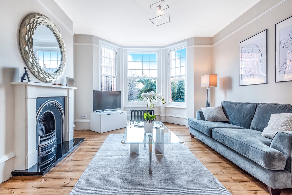 KFH_Chiswick's tweet image. Completion Friday!! Congratulations to the new owners of this lovely flat. 😀🍾🏠 #kfhproperty #celebration #HappyFriday @KFHproperty