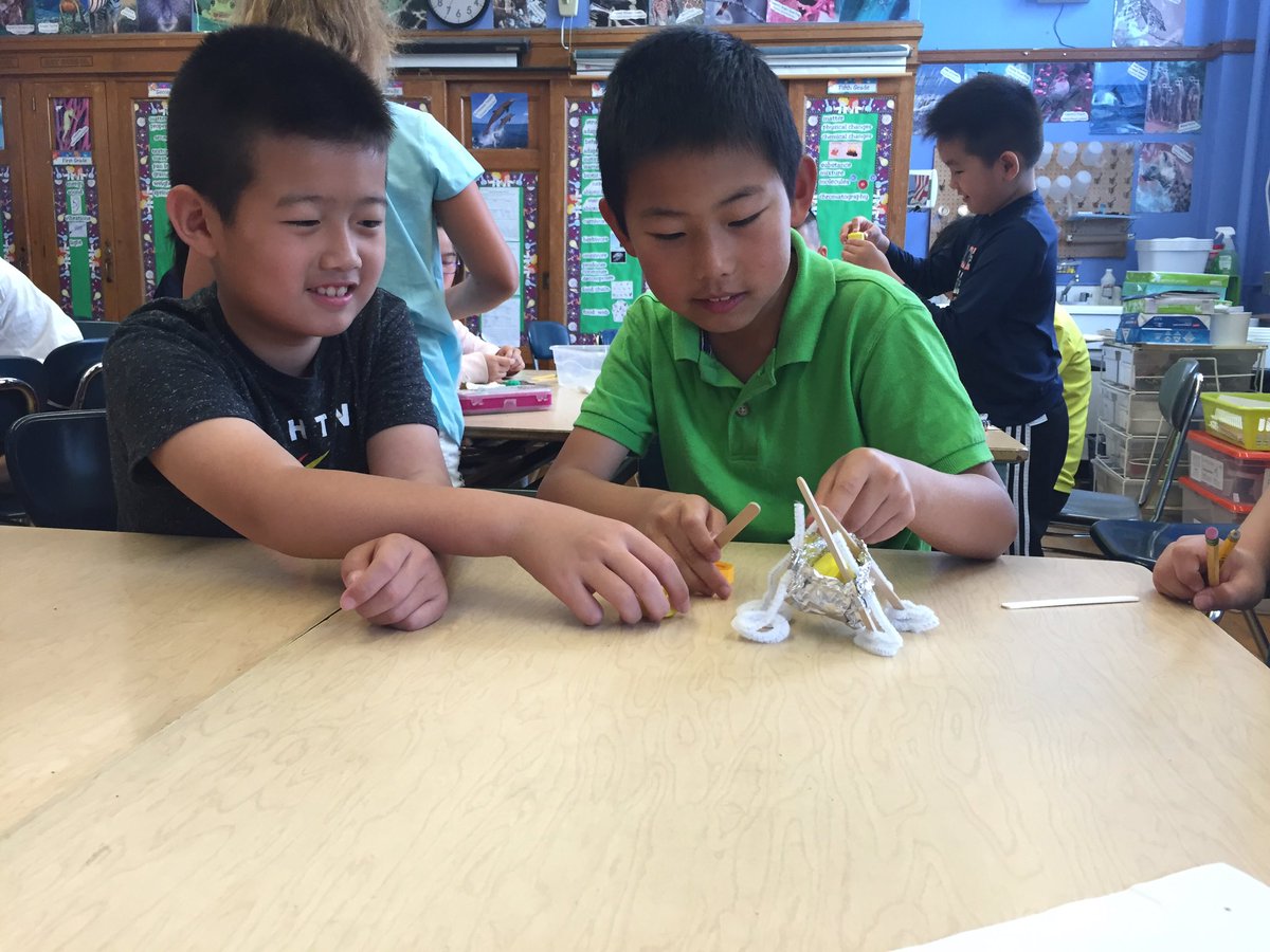 MrsSimmons159's tweet photo. End of the year STEM projects with 3-307! @PS159_Q #159scientists #futureengineers https://t.co/5McBydtOep