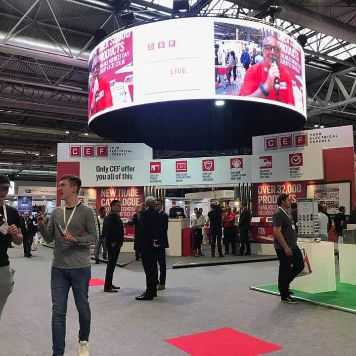 lime_es's tweet photo. So today I'm at #CEFLIVE2019 @cefonline. Loving the gadgets,  talks and free food! 😁 https://t.co/J3sJwcZu8X