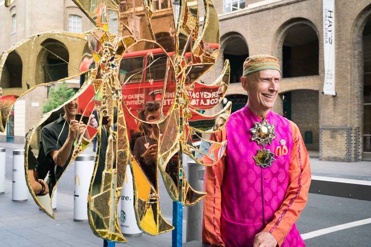 TeamLondonBdg's tweet photo. We've had the pleasure of partnering with some incredible artists + organisations for @LFArchitecture #LFA2019 + it's only Week 1! ๐๐โดโ๏ธ๐ธHead over to our facebook for more pictures โ https://t.co/JctbAhdNVY โฆ #LFAboundaries #andrewlogan #musicityxlowline https://t.co/F9j42zunkA