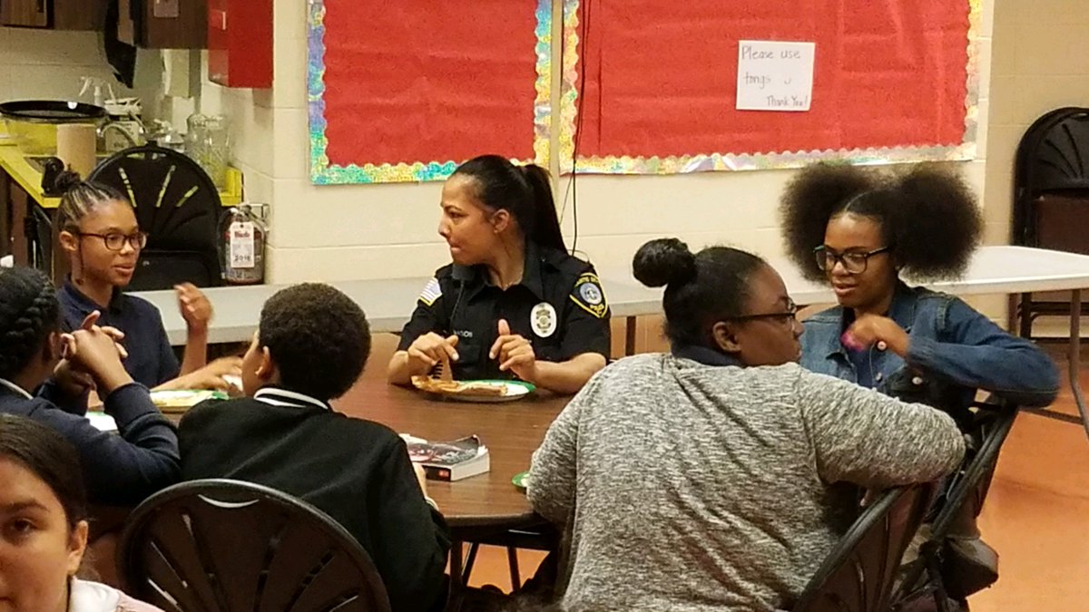 AtlanticCityPD's tweet photo. This week, 6th graders from the Dr. MLK Complex completed a life skills program taught by Atlantic Prevention Resources. The 12 week program culminated with #PizzawithPolice as our officers joined the students for a well deserved treat.  Congrats to all of the students @NJPBA24 https://t.co/D6jJt9c6lv