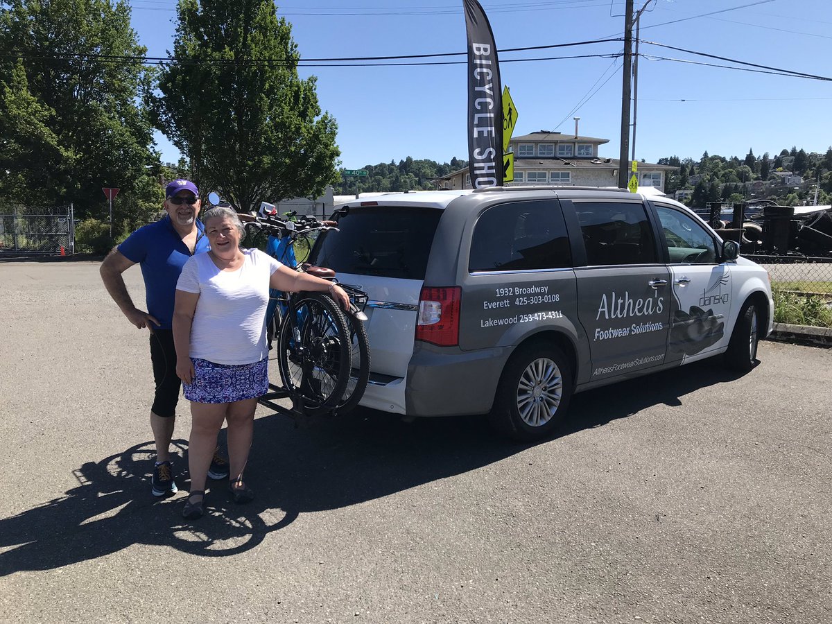 pimbikes's tweet photo. We love seeing Happy Customers! 🤝🤝
.
#pimbicycles #pimebikes #pimelectricbikes #getriding #HappyCustomer #ElectricBike #electricpower #seattle #seattlelocal #bicyclecommuting #healthylifestyle #bikejourney #BikeLife #ebike #fun #activetravel https://t.co/Nx8RFok7lW