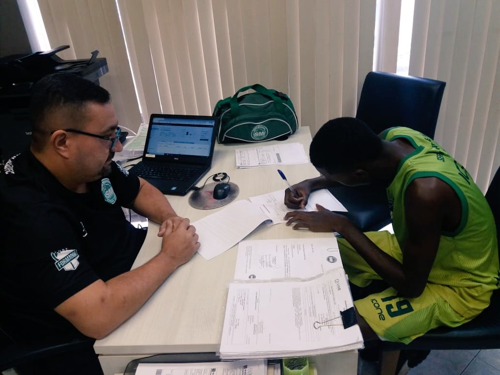 MarcusV80076386's tweet photo. #fechadão com o Serra 🙌💚✍🤝⚽️ https://t.co/MBfPYmVmVN