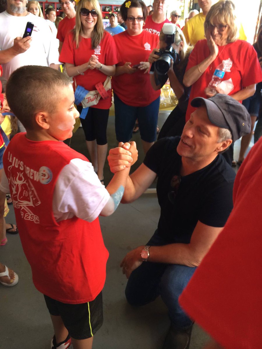 MariosFight's tweet photo. 5 yrs ago today @BonJovi @JesseBND @JoviUpdates surprises Mario at his @AlexsLemonade stand ! It’s a day our family will never forget ! Marios still fighting for a cure &amp; needs your help ! Plz donate https://t.co/noXbWhoVsw every $ counts ! 🍋🍋 https://t.co/DGn3U6mgKP