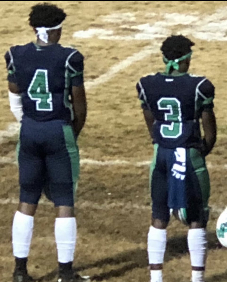 NikkiBJaxx417's tweet photo. #FBF #SMACDuo #BrosWhoBall #4Kam #3Scrap #Varsity4Years #Starters #KamNScrapShow๐ #RememberTheTime #Spartans #GoToGuy #NiceCatchScrap #3WayImpactPlayers #KamPassedTheTorch https://t.co/GjG5lQLij9