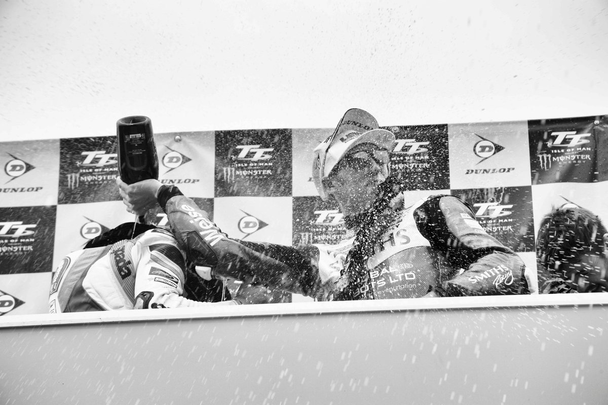 DAORacing's tweet image. Cameraderie....

(Well done @siliconeracing's #deanharrison @deanharrisonTT in winning the Senior at #TT2019 and @peterhickman60 and @ConrodIOM #roadracer #mcn @Kyle3white @RadioTTDan