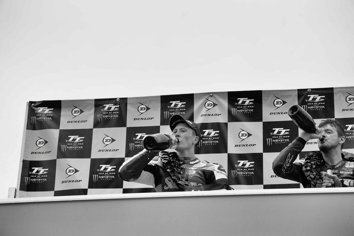 DAORacing's tweet image. Cameraderie....

(Well done @siliconeracing's #deanharrison @deanharrisonTT in winning the Senior at #TT2019 and @peterhickman60 and @ConrodIOM #roadracer #mcn @Kyle3white @RadioTTDan