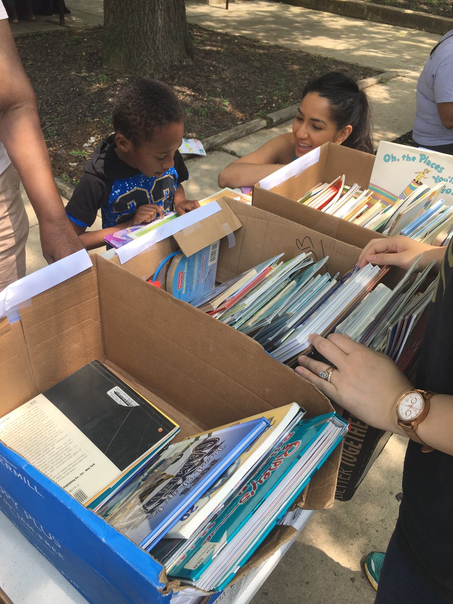 BaltimoreCAP's tweet image. #FlashbackFriday to last month and #CommunityActionMonth as #EasternCAPCenter invited the community out to its Health &amp;amp; Wellness Community Resource Fair. Music, books and crafts were apart of the festivities.