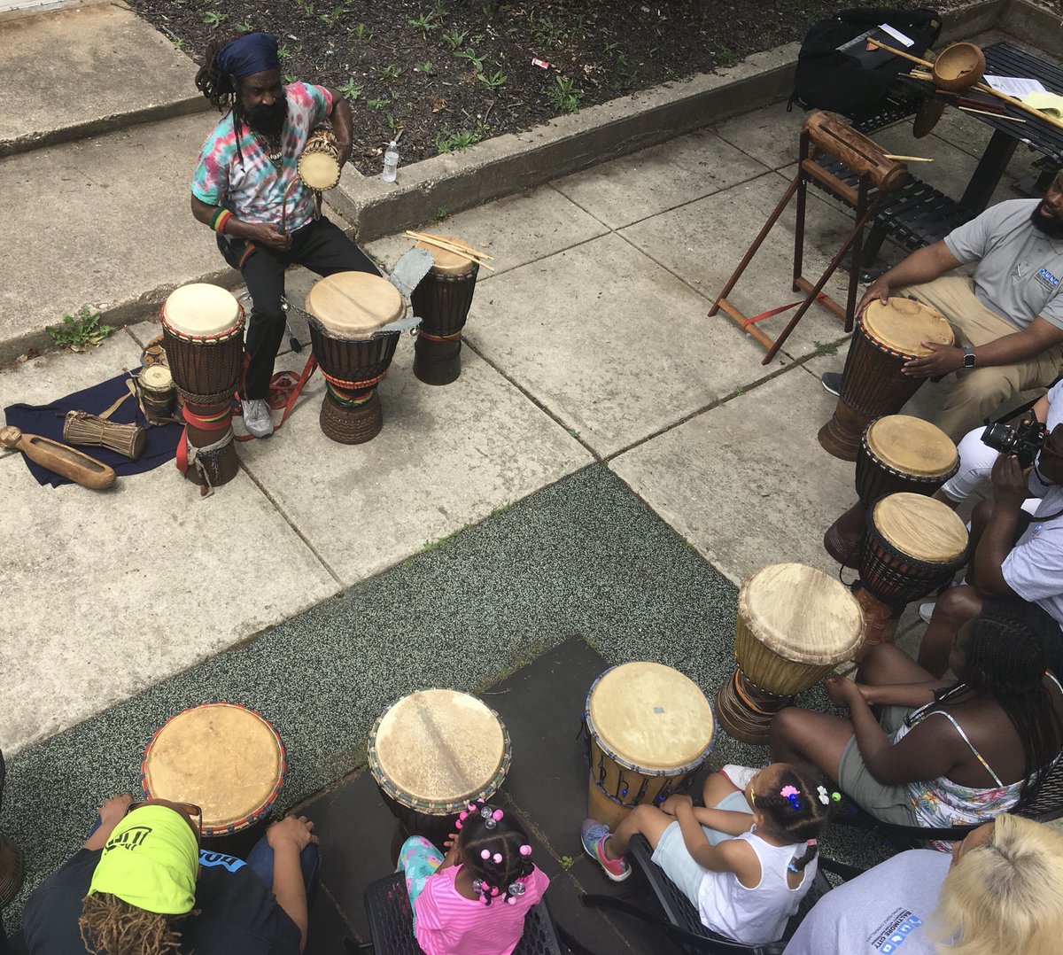 BaltimoreCAP's tweet image. #FlashbackFriday to last month and #CommunityActionMonth as #EasternCAPCenter invited the community out to its Health &amp;amp; Wellness Community Resource Fair. Music, books and crafts were apart of the festivities.