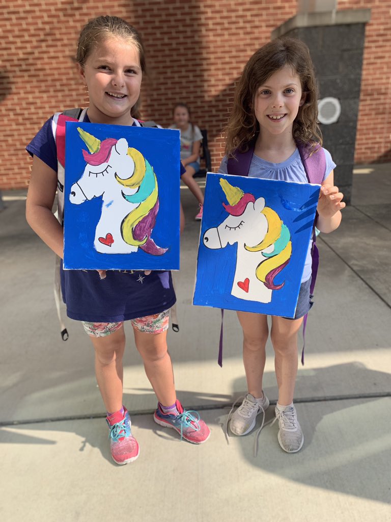 CortneeHill's tweet photo. Popsicles &amp; Paint Teacher Treasure was a success once again!! #WeAreBrierCreek 💜❤️🦄🦄 https://t.co/8p9benmxGw