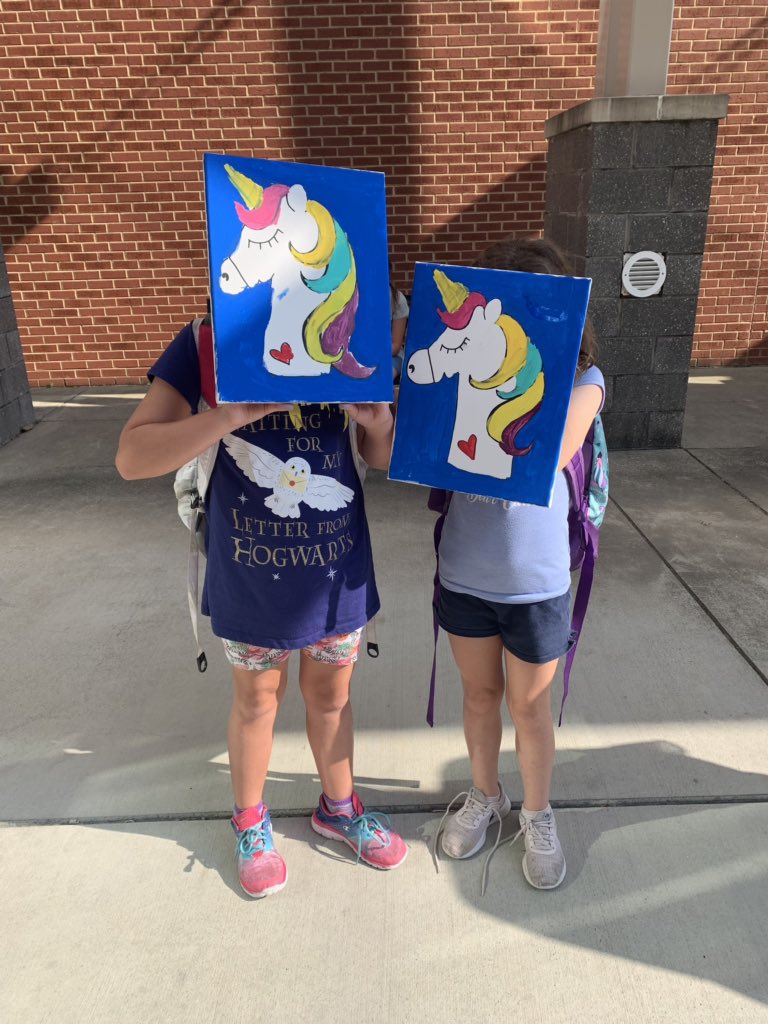 CortneeHill's tweet photo. Popsicles &amp; Paint Teacher Treasure was a success once again!! #WeAreBrierCreek 💜❤️🦄🦄 https://t.co/8p9benmxGw
