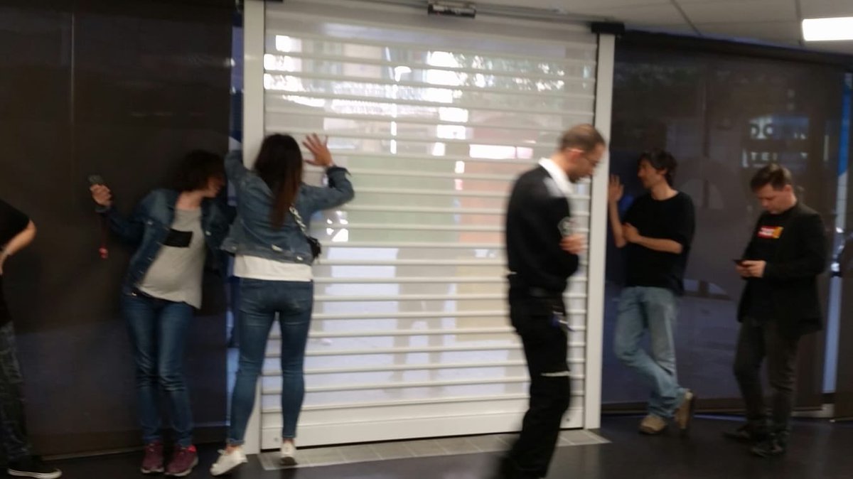 som_ppepp's tweet photo. Ens tanquem al Consorci. Seguim exposant la nostra reclamació. #escolapública https://t.co/ofhYGFwwk2