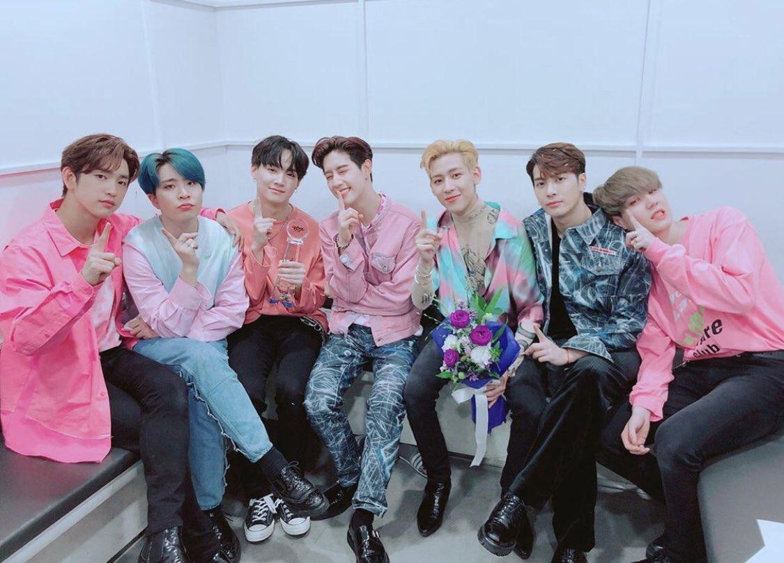 Dsahgase's tweet photo. #GOT7 #GOT7_ECLIPSE #Eclipse4thWin @GOT7Official
Many many congratulations my boys 😭😭💚🐥❤ we love you https://t.co/lIrgOAK2oD