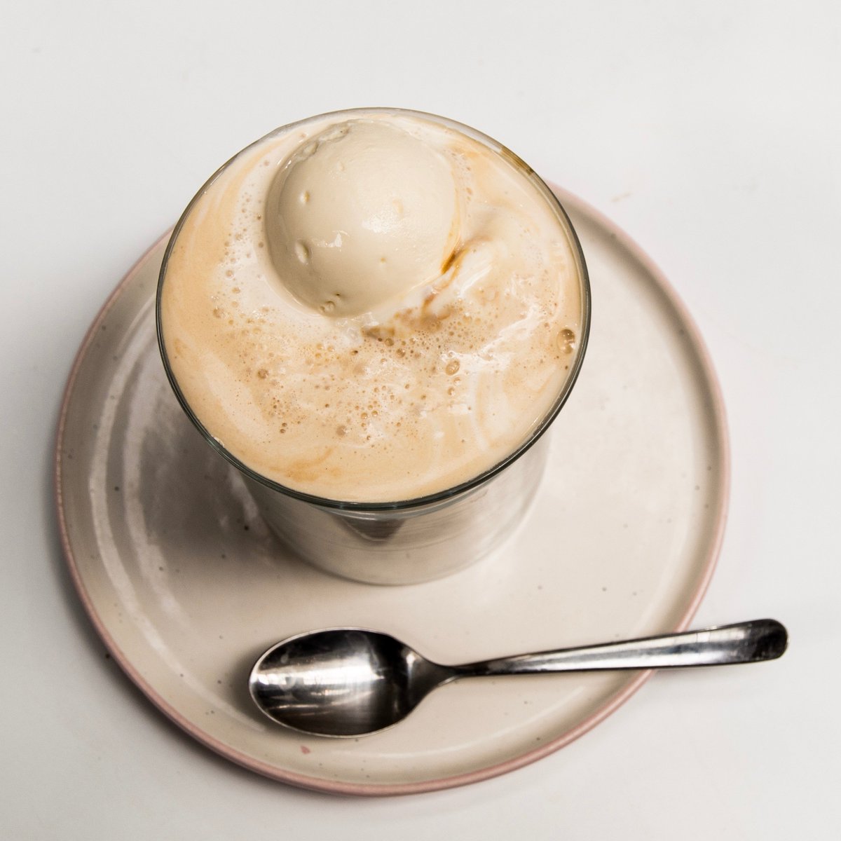 ScienceCream's tweet photo. Science Cream hot chocolate float/ Hardlines affogato kinda day 🌧🌂🌧
#morerain #greatbritishweather #whenwillsummerarrive https://t.co/WLlZBvp2ed