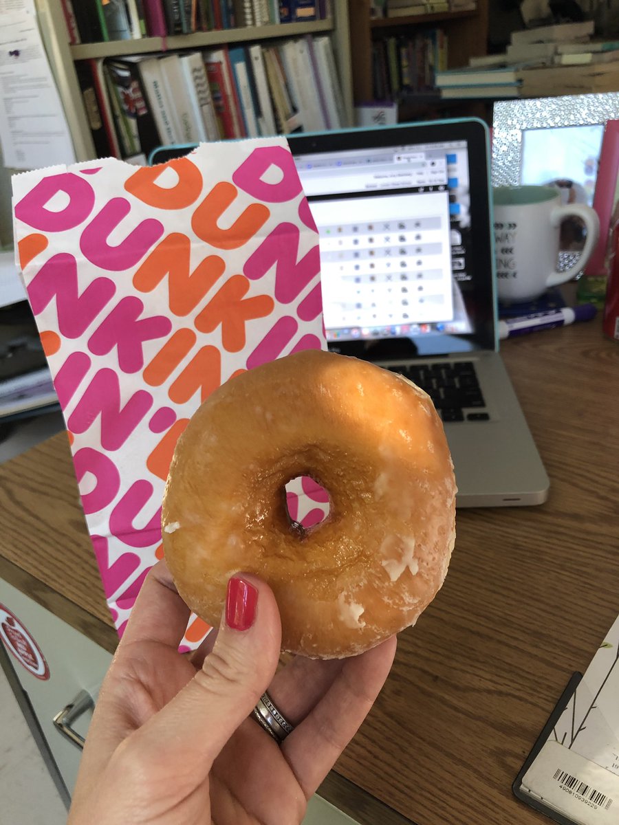 MrsSteinberg4's tweet photo. Nothing makes doing report cards sweeter than a free doughnut!! Thanks, Claire! #NationalDoughnutDay @ExeterLSS https://t.co/HhZvppwW8Z