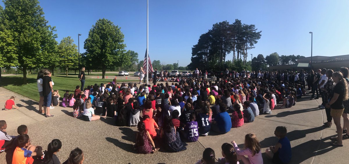 vanderkolkkwo's tweet photo. Closing out 2018/2019.  #GLakes #LastDayOfSchool https://t.co/iK1kwe4zDj