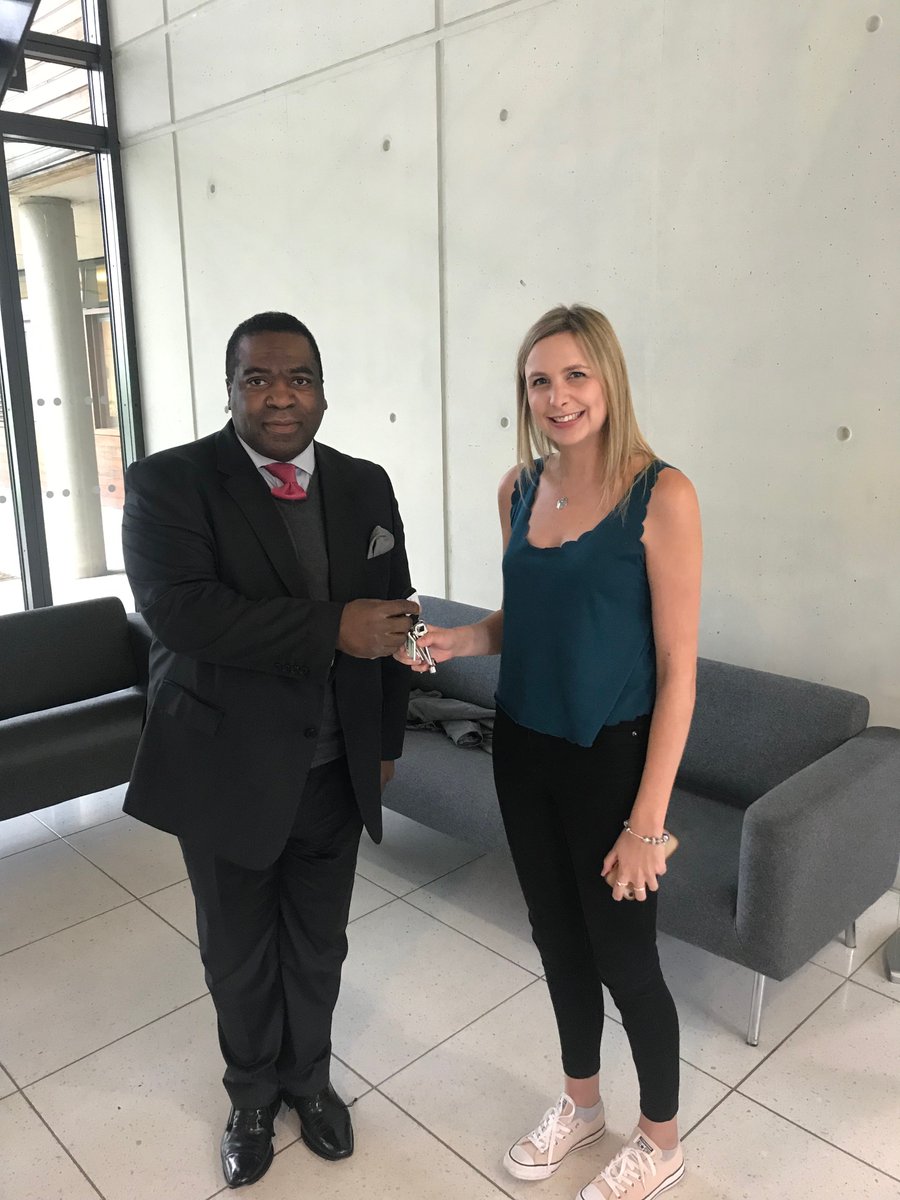 Giggs_and_Bell's tweet photo. A happy first time buyer collecting the keys to the house of her dreams as she completed her purchase today.😁🔑

#giggsandbell #firstimebuyer #completion https://t.co/WlQtbVxpy9