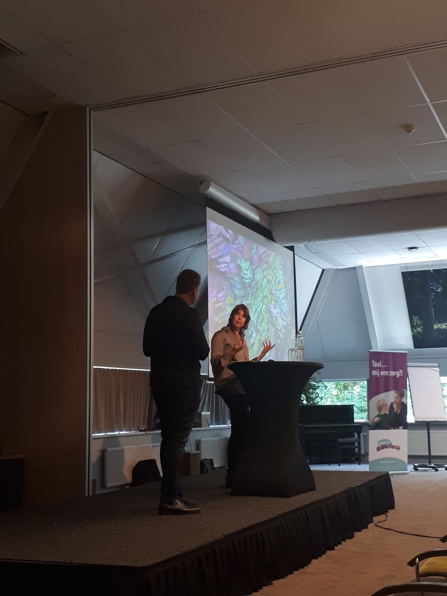 Ambities worden normaal gesproken geïndividualiseerd. @daanroovers: 'Het is belangrijk om collectieve ambities te hebben. Begin een bedrijfsband!'  #socialepartners #nieuwedenkerdesvaderlands #bubbelonië #7juni #bedrijfsband