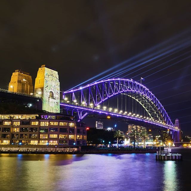 justinsfoto's tweet photo. #sydney #harbour #bridge #Vivid2019 #vivid #lights #laser #water #artmeetsarchitecture 
#fujifilm #xt2 #laowa #9mm @fujixaus https://t.co/xYMpTwD7xF https://t.co/4vHkXW1R5Y