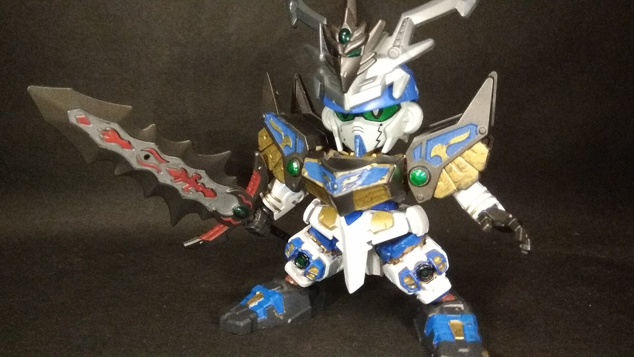 ごろくー 楽進ガンダムアストレイ スマート化改修しました 写真2枚目の素の外伝キット状態だった楽進を後発のbb戦国アストレイをベースに鎧を切り貼りしニコイチして仕上げました 下半身のボリュームと可動域アップでだいぶかっこよくなったかなと