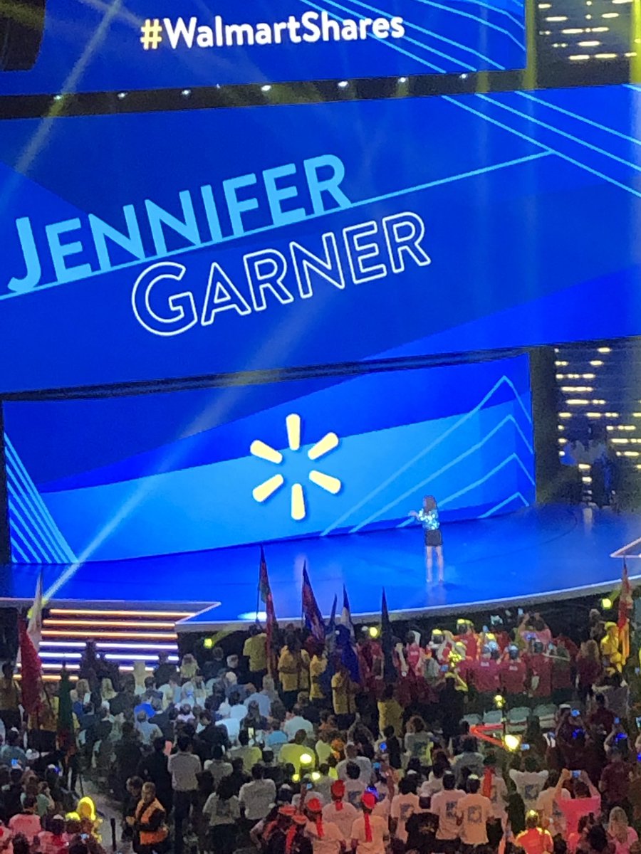 LEOEvents's tweet photo. Welcome our host, Jennifer Garner! #WalmartShare #LEOevents https://t.co/v13hgMonUS