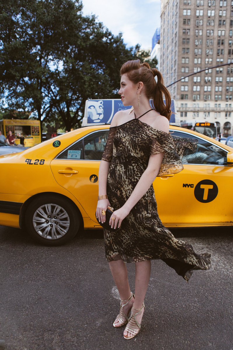 #HappyBirthday to Bella’s beautiful muse Kelly Redmond @kellyyy47 who graces the #Bellaapp and website with her #beauty. Wishing you a day filled with love, joy and as much magic that you have brought to <a href="/BellaOnDemand/">Bella on Demand</a>✨ xo💋
📸 Beauty in a N.Y minute captured by <a href="/tuttidelmonte/">Tutti del Monte</a>