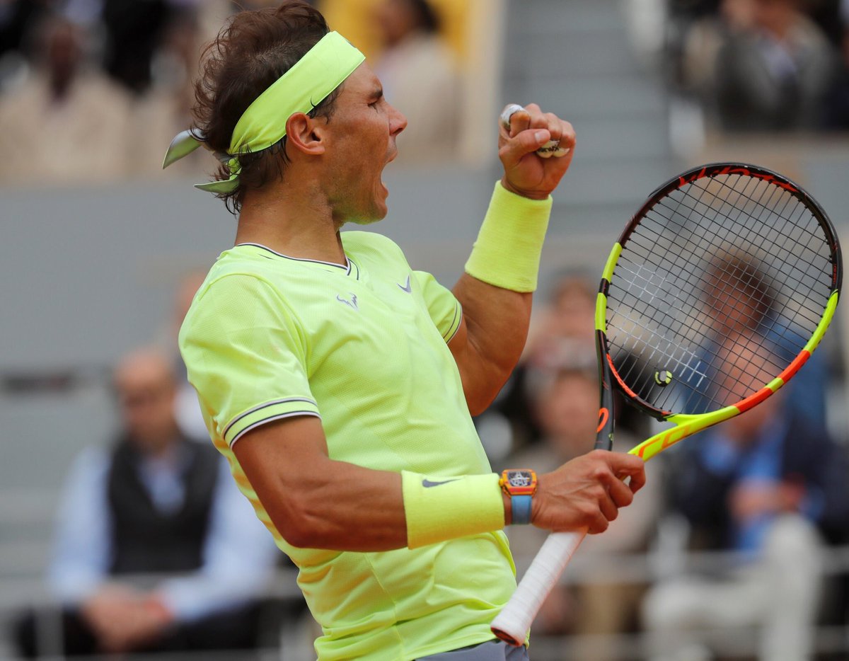 Tsobretenis's tweet photo. #RGenTST ¡NO HAY NADIE COMO EL EN POLVO DE LADRILLO! Rafael Nadal superó a Roger Federer por 6/3 6/4 6/2 en dos horas y veinticinco minutos de juego y el domingo buscará conseguir su título nº12 en @rolandgarros ante Novak Djokovic o Dominic Thiem https://t.co/kGYOSQRXhJ