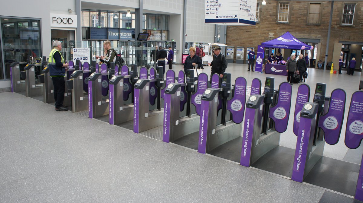 Dementia charity @alzscot dominated Haymarket station this week during #DementiaAwarenessWeek and their aim was to highlight the vital need for new volunteers. Click here for more insights and information on our Station Dominations: bit.ly/30Sapme #OOH
