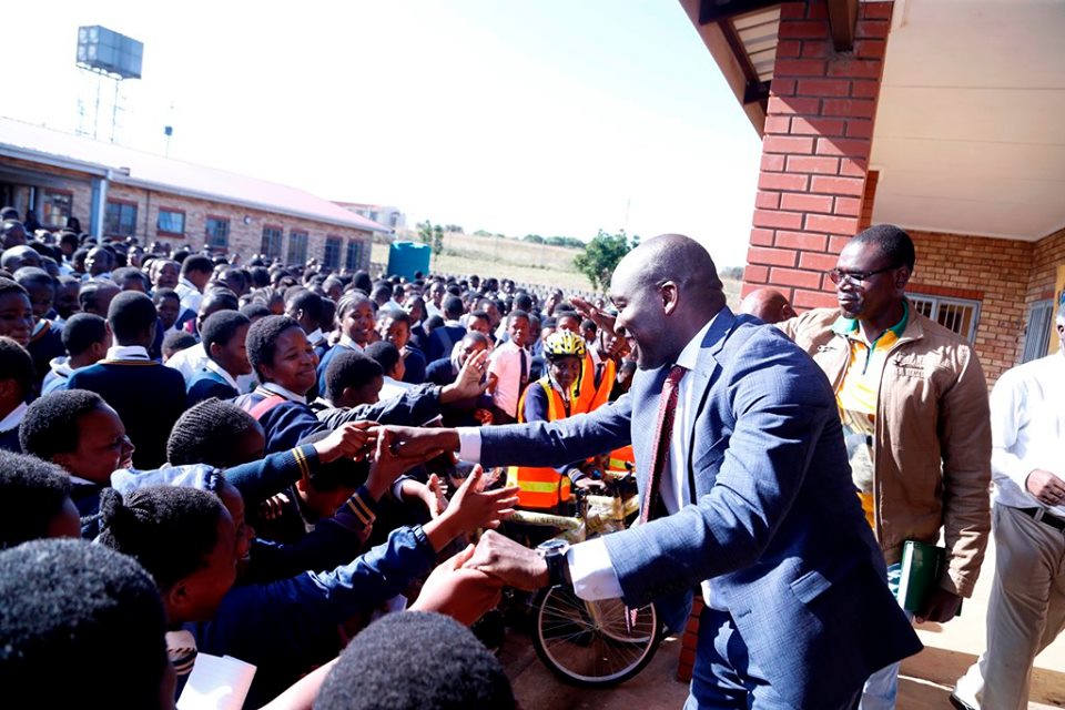 _ArriveAlive's tweet photo. Bicycle Handover by MEC Kaunda https://t.co/8CA0ULqejl
#ArriveAlive #BicycleHandover @KZNTransport https://t.co/6uPOt0Fz36