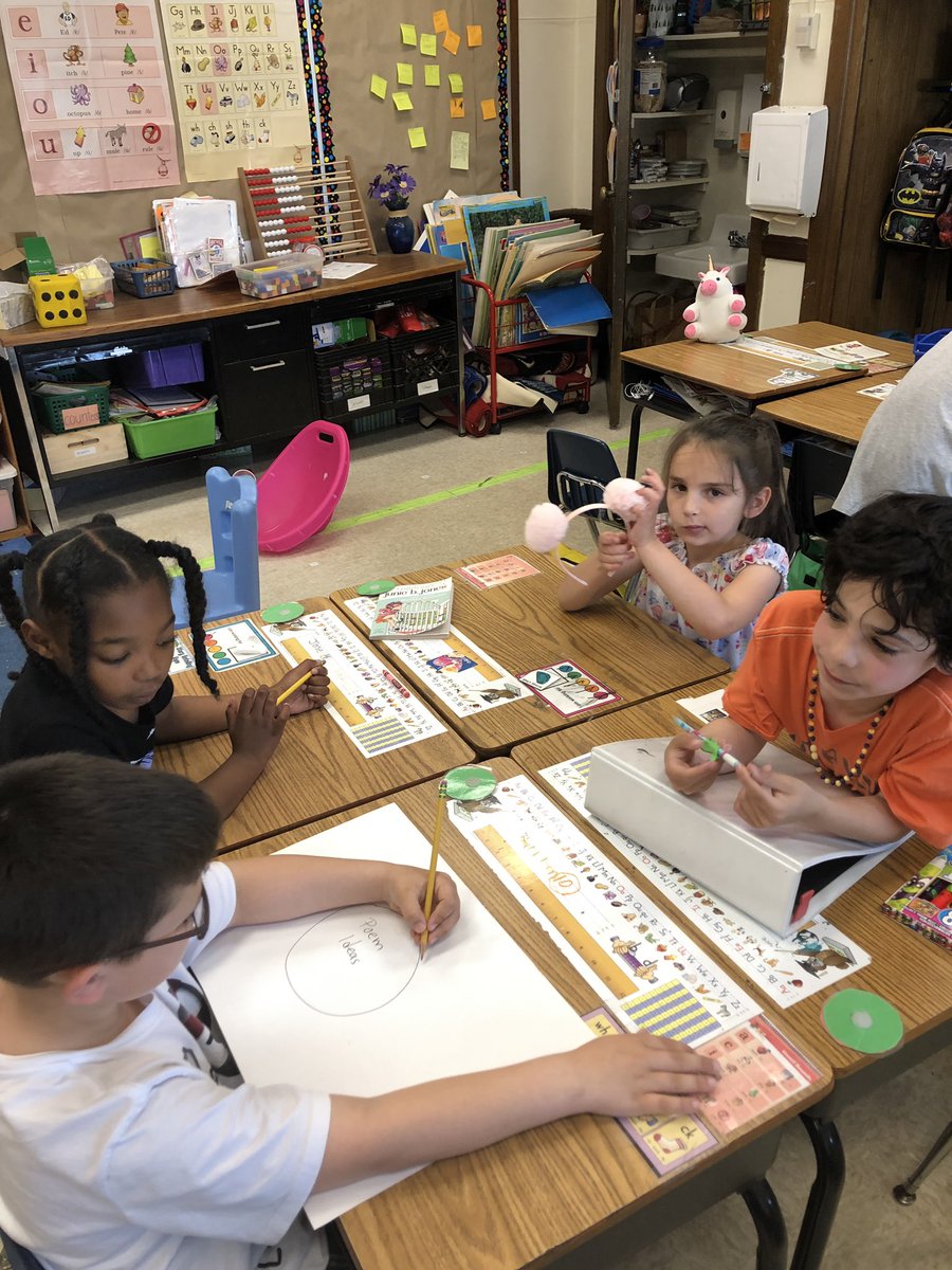 alisoncclements's tweet photo. #mrsclementscreators #funwithfirsties #brainstorming #inspiredbyJunieBJones #cinquainpoems #teamworkmakesthedreamwork @natasha_nurse @jacquibyrn @DonnaBraunhut @LorraineRadice1 https://t.co/JMIt5yHetJ