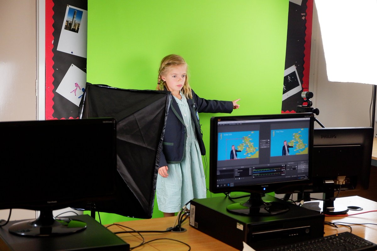 DerbyHighSchool's tweet photo. Year 3 have had lots of fun learning how tricky it can be to present a weather forecast today! https://t.co/k0Ihv6mdH4