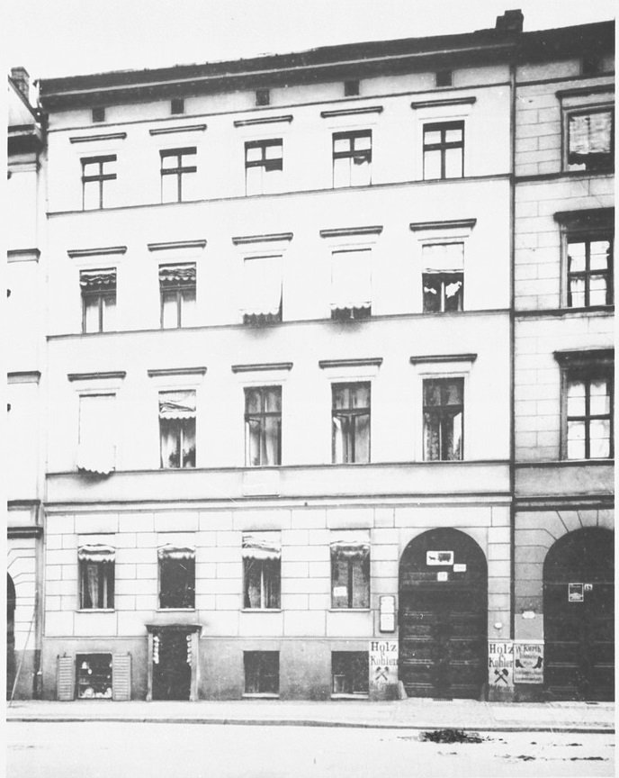 53a\\ The philosopher Max Stirner (1806-1856) studied in Berlin and lived most of his adult life there. His last address in Berlin was Philippstraße 19. The house (see picture), in which he died, is long gone. Today, the spot is part of the Charité clinic in Mitte.