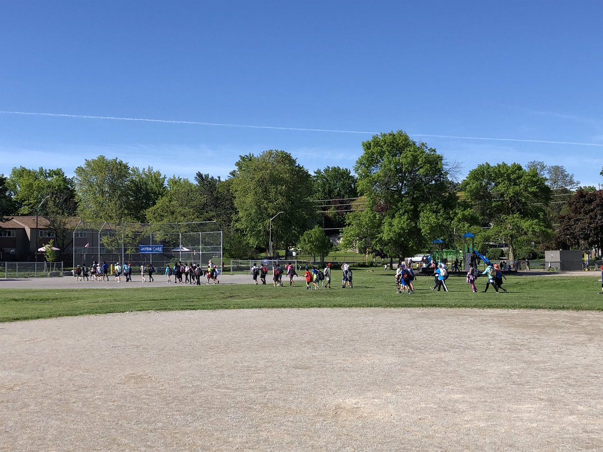Mrs_Kelder's tweet photo. A beautiful day for Track and Field! Best wishes as #SpringfieldStars head over to @woodlandsrams this morning! @springfieldsch @PeelSchools https://t.co/2z8J9BFvA6