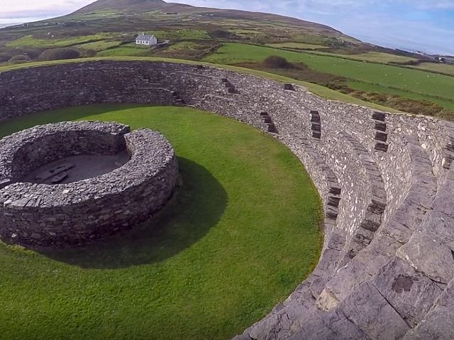 TravelTalesLife's tweet image. Heading to #Ireland? A guide to thousand year old #ringforts and the Irish folklore of sorcerers, warriors and fair maidens who sought safety within buff.ly/31hgvww #travel