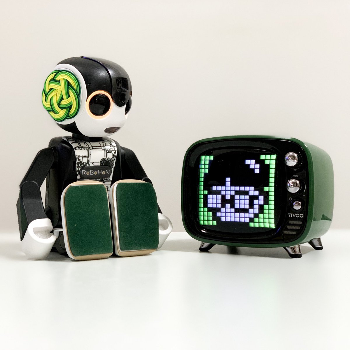 saitotetsuya's tweet photo. あ、さいとさんだね #ロボホン #RoBoHoN #divoo #tivoo https://t.co/Zd6ijL7FXB