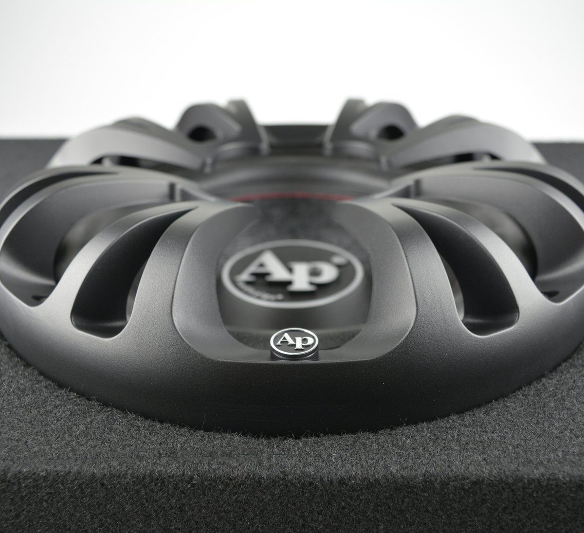 audiopipe's tweet photo. Take a closer look at our AP-MINIB-1000A single ported #bass enclosure...with 1200W Max, covered with durable high density carpet and now with a built-in amplifier and remote bass knob ππΎ
#Audiopipe #BassEnclosure #MiamiCarAudio #MakeSomeNoise https://t.co/7M8gG2tzlV