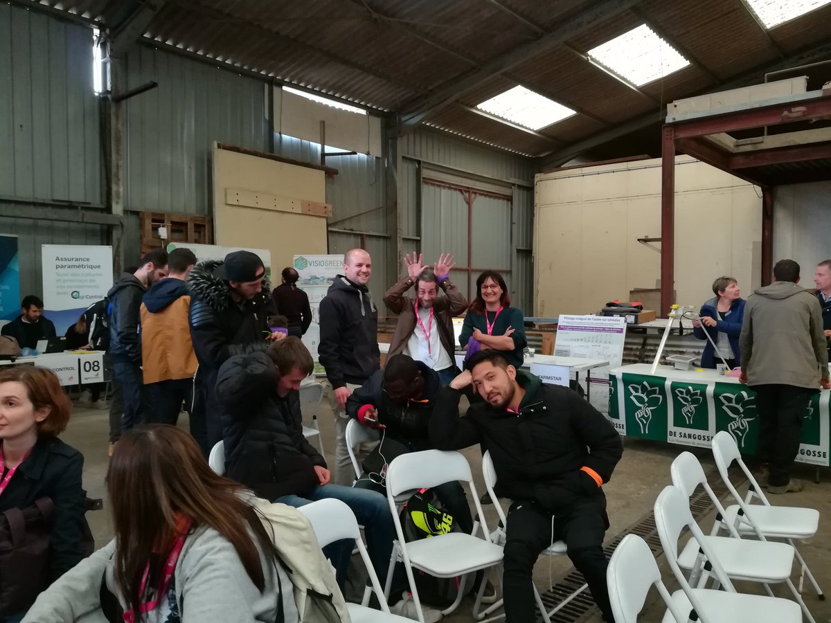 champspossible's tweet photo. La pression retombe pour les étudiants après plus de 24h de préparation de projets #hackathonLCDP #hackathon https://t.co/7bAGCeuZ0J