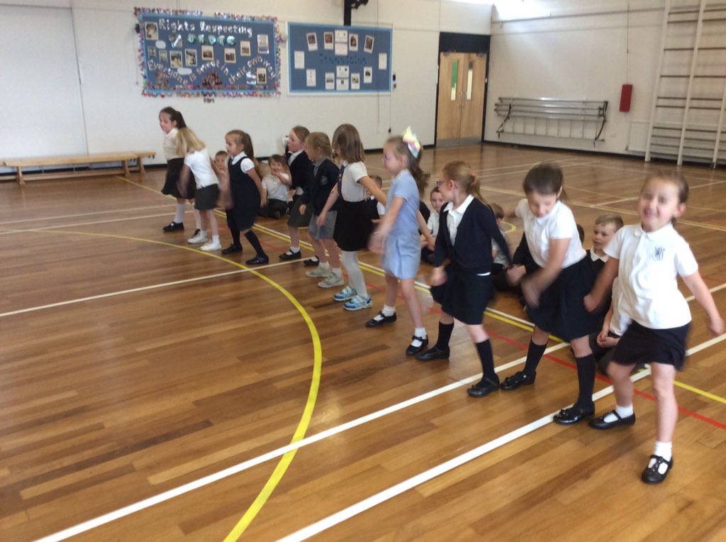 HolytownPS's tweet image. Room 3 loving dancing with Emma. #RhythMCK #openday15thJune #dancingisfun #healthandwellbeing #weliketomoveitmoveit