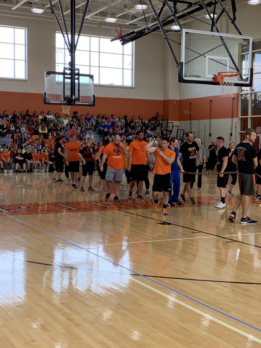 NAMS_SocStudies's tweet photo. Teachers flex their muscles during tug of war @NAMS1617 Phys Ed Olympics https://t.co/fPvjGL45ZC