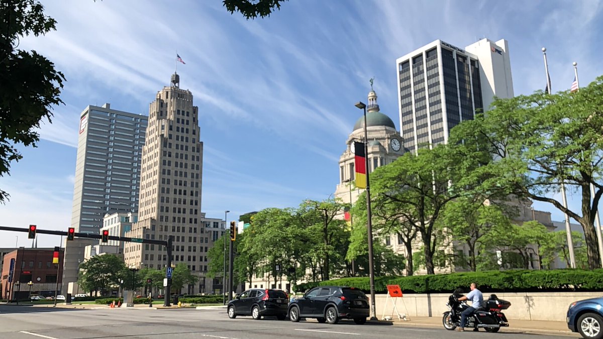 AnthonyKRhoades's tweet photo. Day two of @DaytonMagazine tour of Indiana takes us to Fort Wayne.  Thanks for the photo tip Jessa with @VisitFortWayne.  What a beautiful downtown! https://t.co/HpcvypK3vM