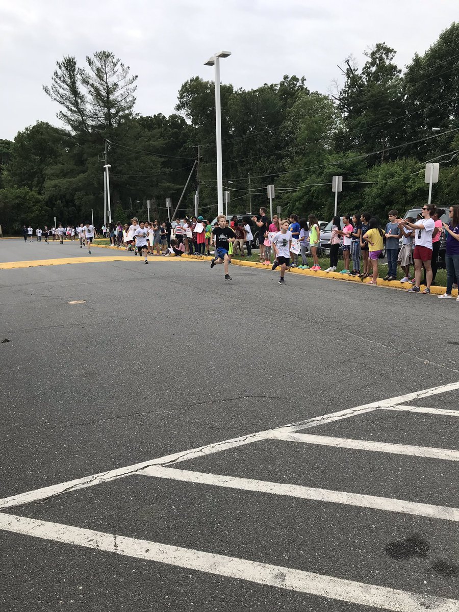 FairhillES's tweet photo. Ellipse Run! #watchusrun https://t.co/KhEz75LEdq