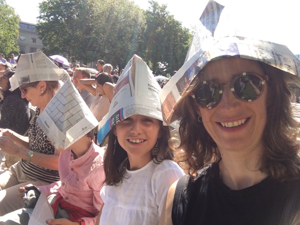 luciacrespo7's tweet photo. High tech sun protection at @MITSloan graduation today #mitcommencement #mitpics https://t.co/ZEwjKzSMU1